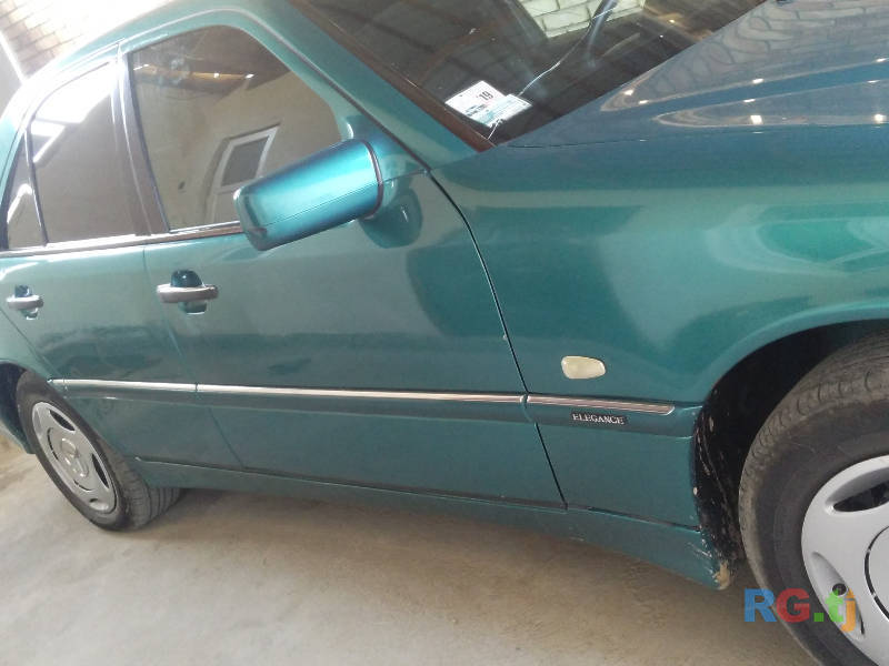 Mercedes-Benz 220 1.8 1998 г.