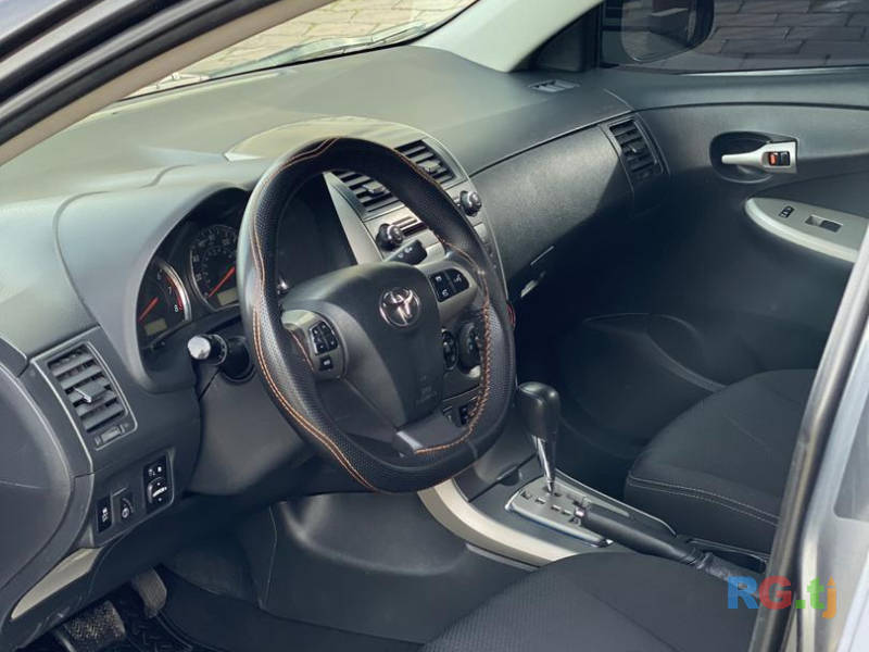 Toyota Corolla 1.8 2012 г.