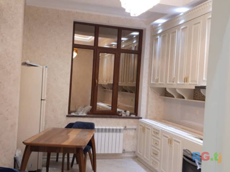 2-комн. квартира, 87 м² в аренду