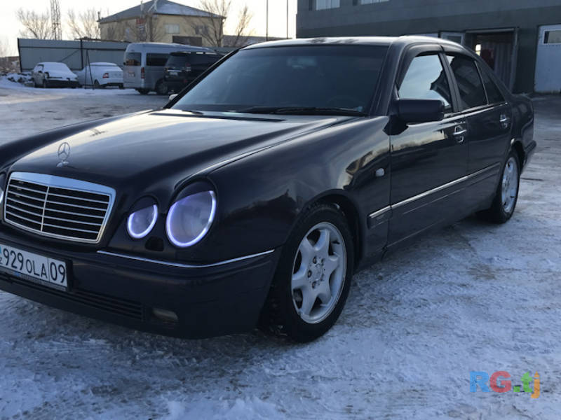 Mercedes-Benz E-klasse E 320 Mercedes-Benz w210 3.2 2002 г.