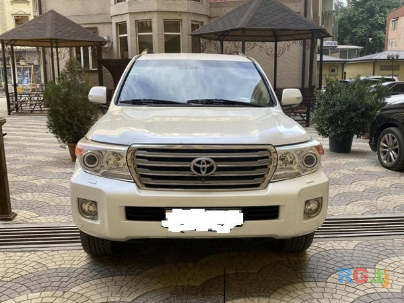 Toyota Land Cruiser 200 5.0 2013 г.