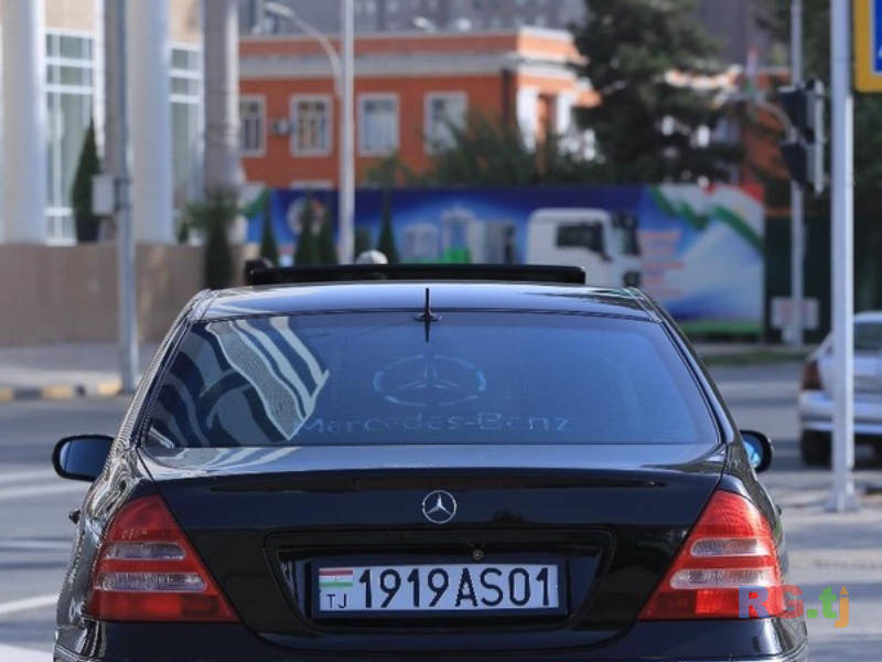Mercedes-Benz 2.4 2001 г.