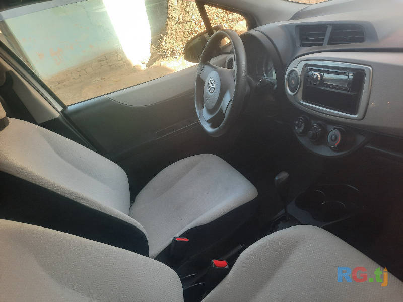 Toyota Vitz Соз 1.3 2012 г.