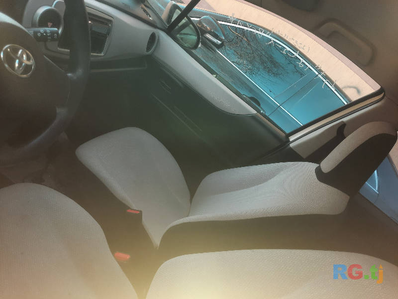 Toyota Vitz Соз 1.3 2012 г.