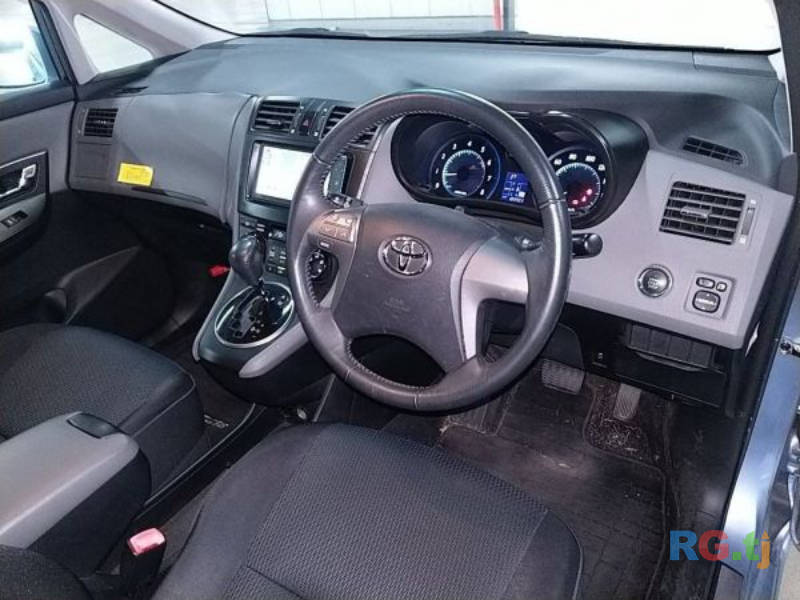Toyota Voxy 2009 г.