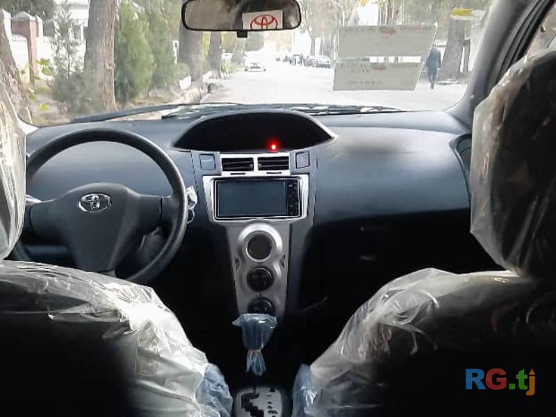 Toyota Vitz 1.3 2010 г.