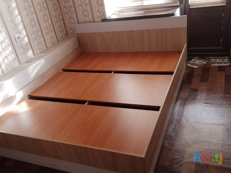 Продается спальный гарнитур