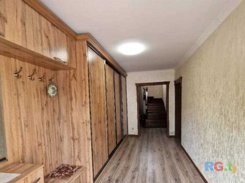 3-эт. дом 9-комн. 5 сот. на продажу
