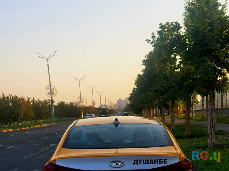 Hyundai Elantra 2.0 2018 г.