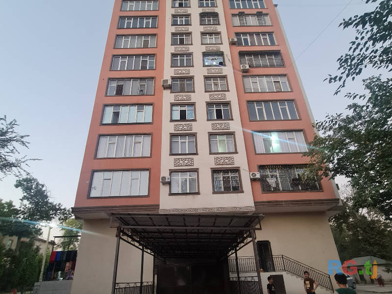 3-комн. квартира, 64 этаж на продажу
