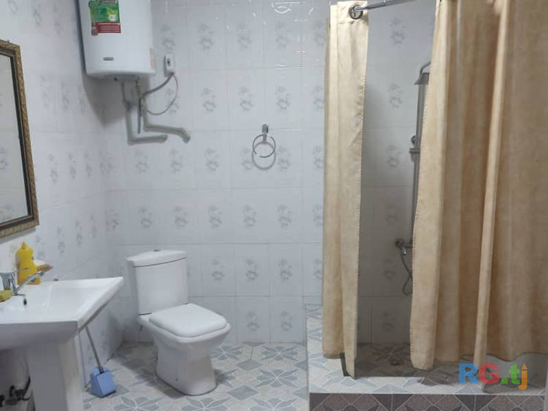 Комната в пятикомнатной квартире
