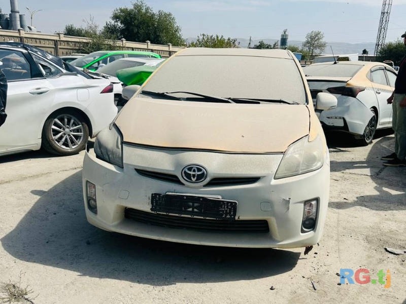 Toyota Prius 1.8 2011 г.