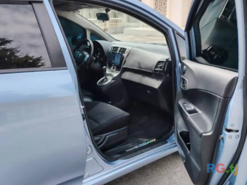 Toyota Ractis 1.5 2014 г.