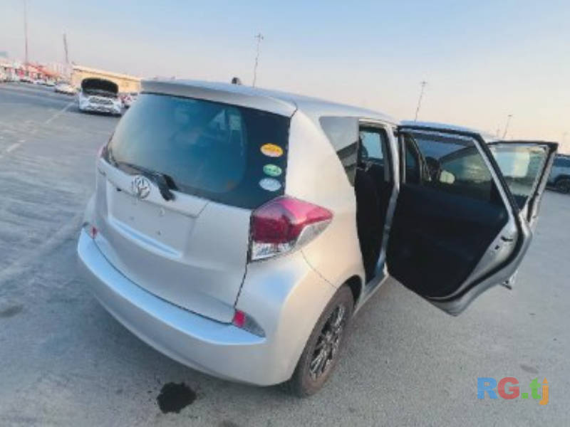 Toyota Ractis 1.3 2015 г.