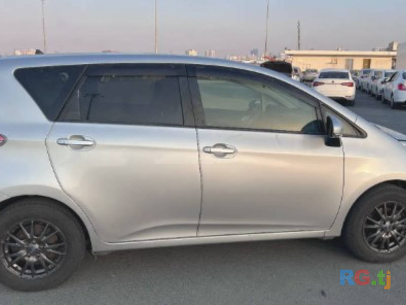 Toyota Ractis 1.3 2015 г.