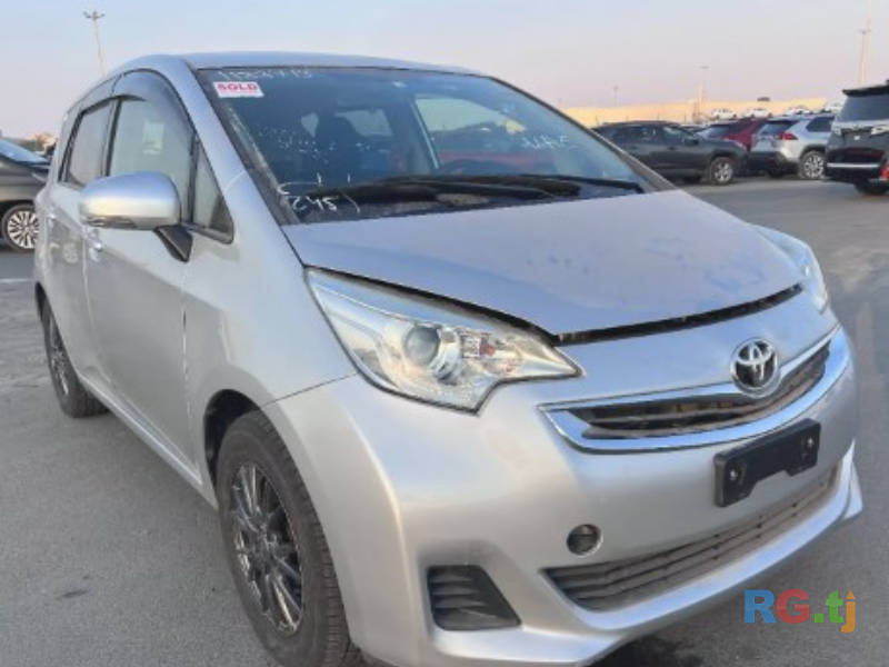 Toyota Ractis 1.3 2015 г.