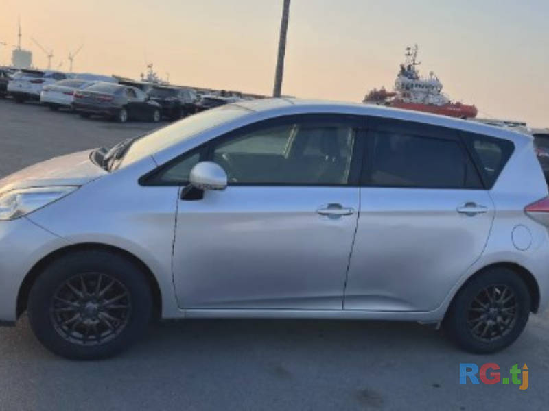 Toyota Ractis 1.3 2015 г.