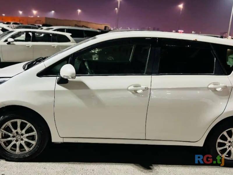 Toyota Ractis 1.3 2014 г.