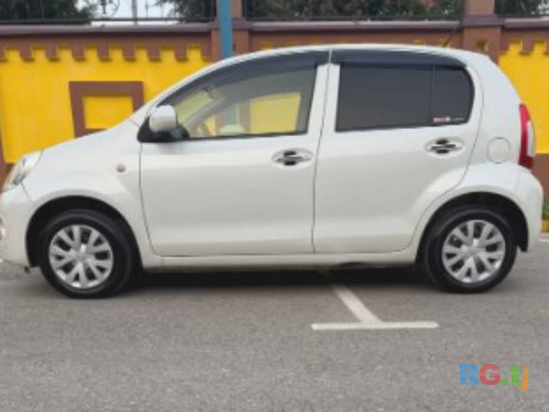 Toyota Vitz 1.3 2014 г.