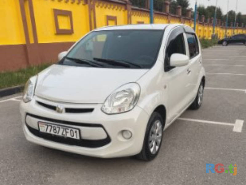 Toyota Vitz 1.3 2014 г.