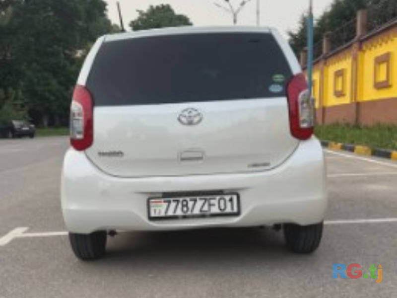 Toyota Vitz 1.3 2014 г.