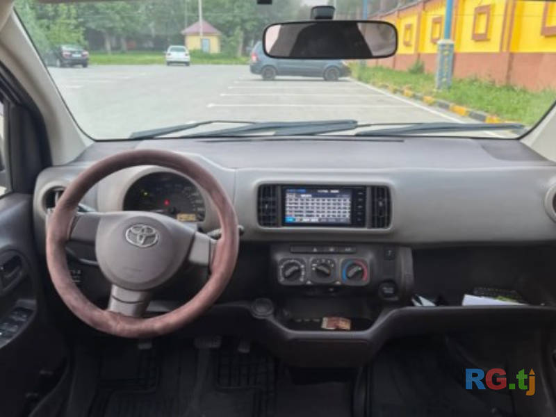 Toyota Vitz 1.3 2014 г.