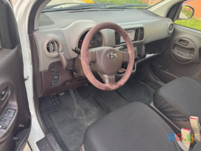 Toyota Vitz 1.3 2014 г.