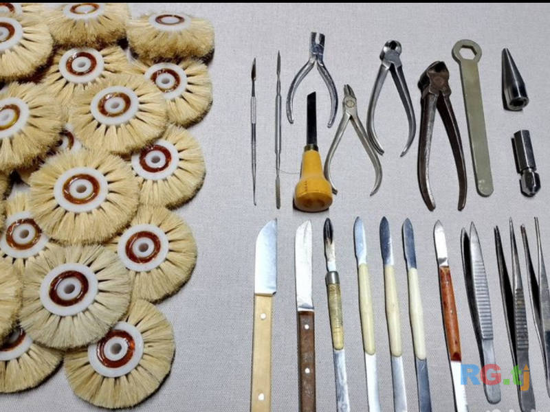 Очень много для зубных техников!