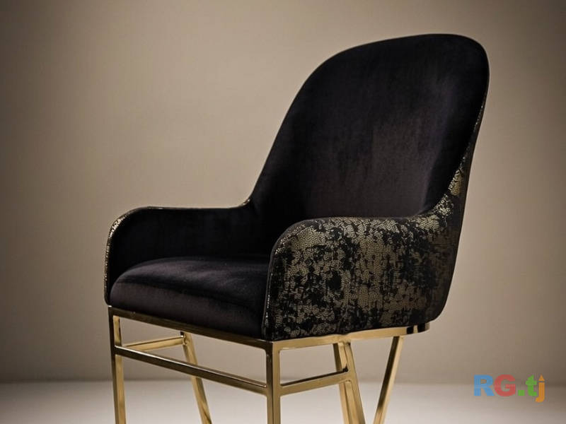 Расскошные Стол и Стулья.