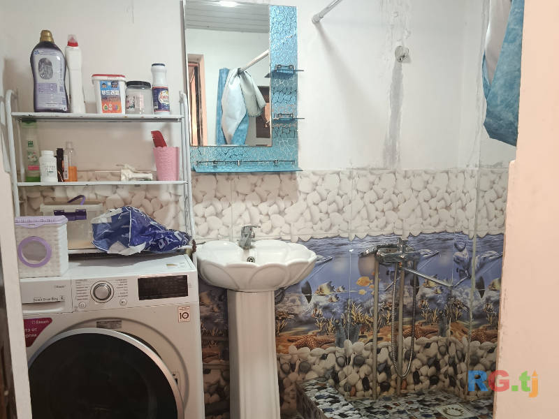 Комната в трехкомнатной квартире