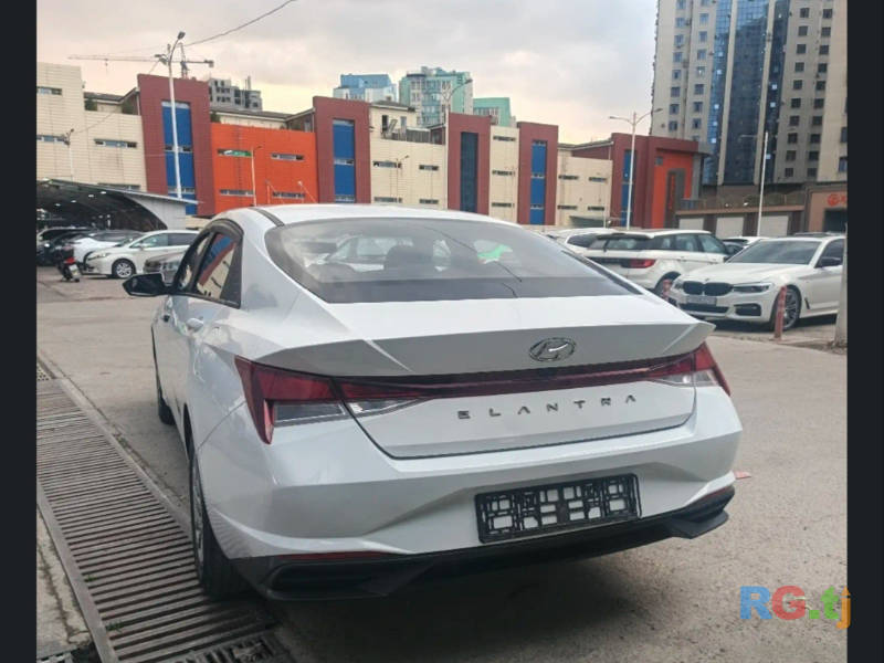 Hyundai Elantra 2022 г.